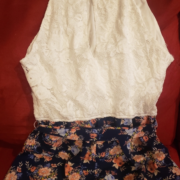 Francesca's floral jumpsuit - Picture 5 of 7